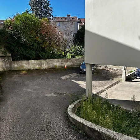 Le Du Faubourg *